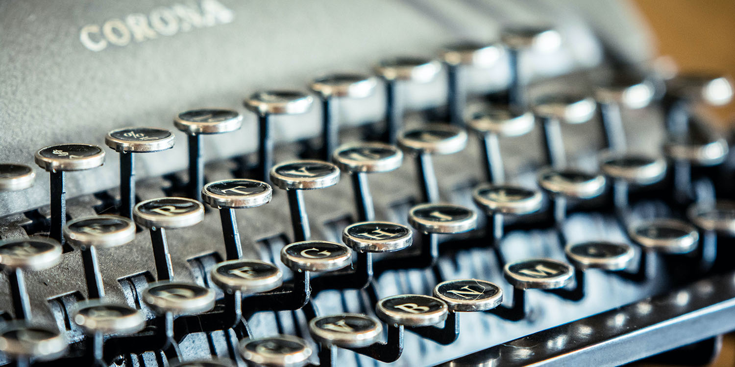 Twitter Notes | Close-up of old typewriter keyboard