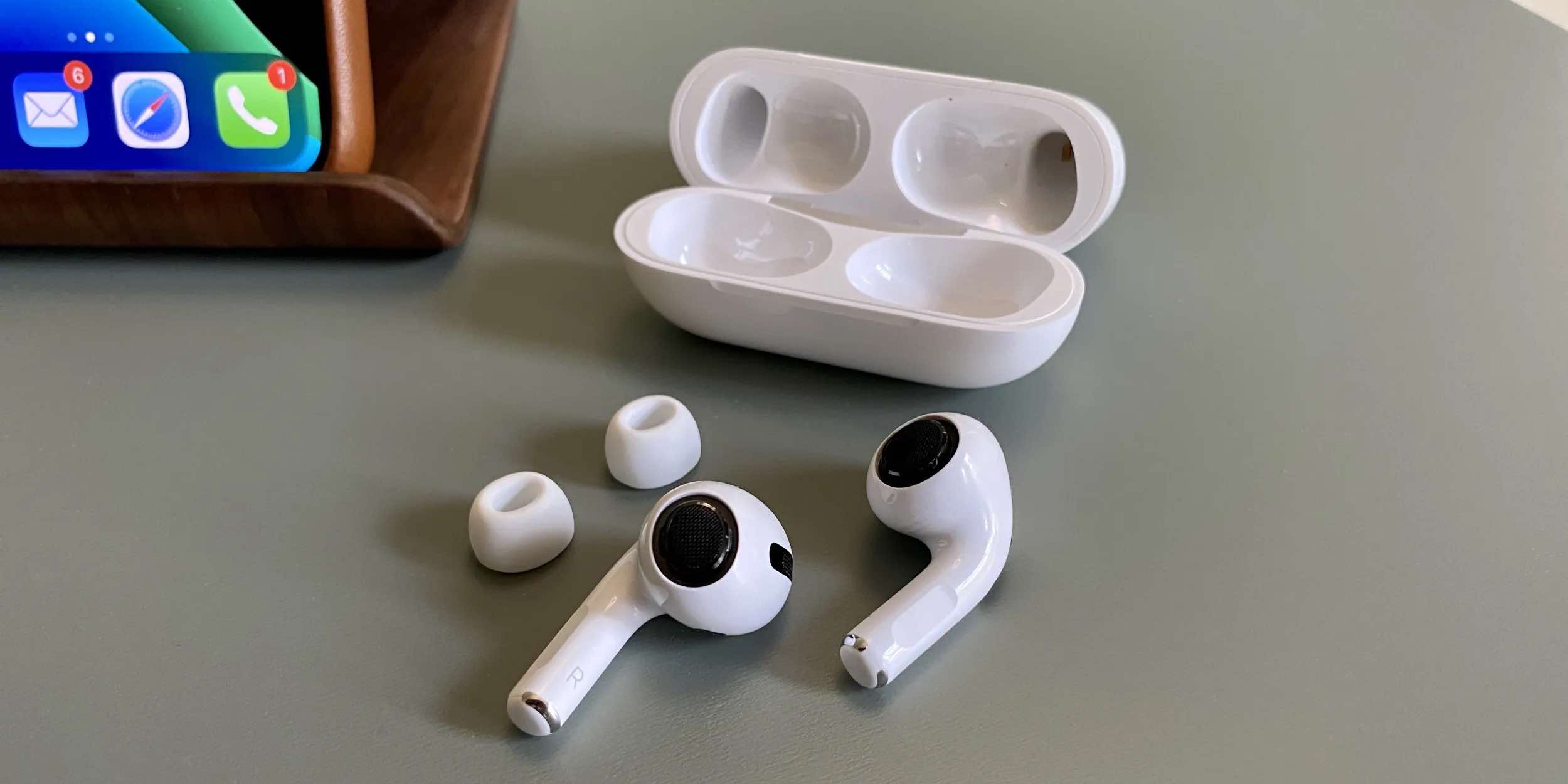 AirPods توجه داشته باشد که آنها تمیز کار می کنند