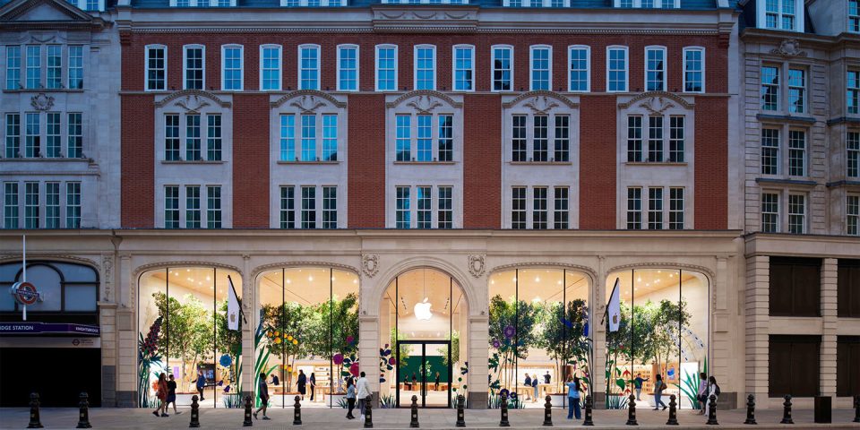 Apple Brompton Road | Frontage, with floor-to-ceiling arched windows