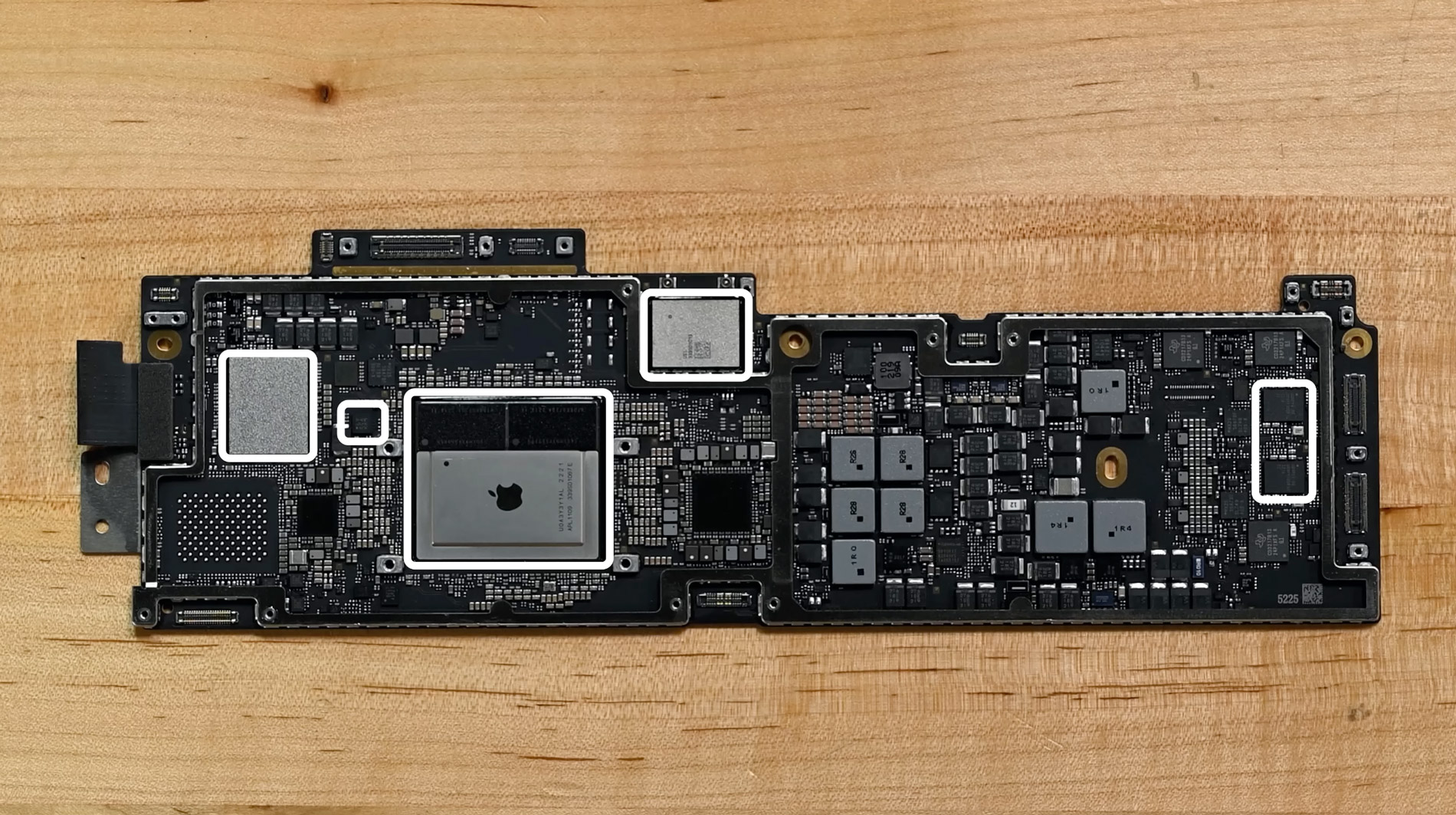 El desmontaje de iFixit muestra que no hay mucho dentro de la nueva MacBook Air M2.