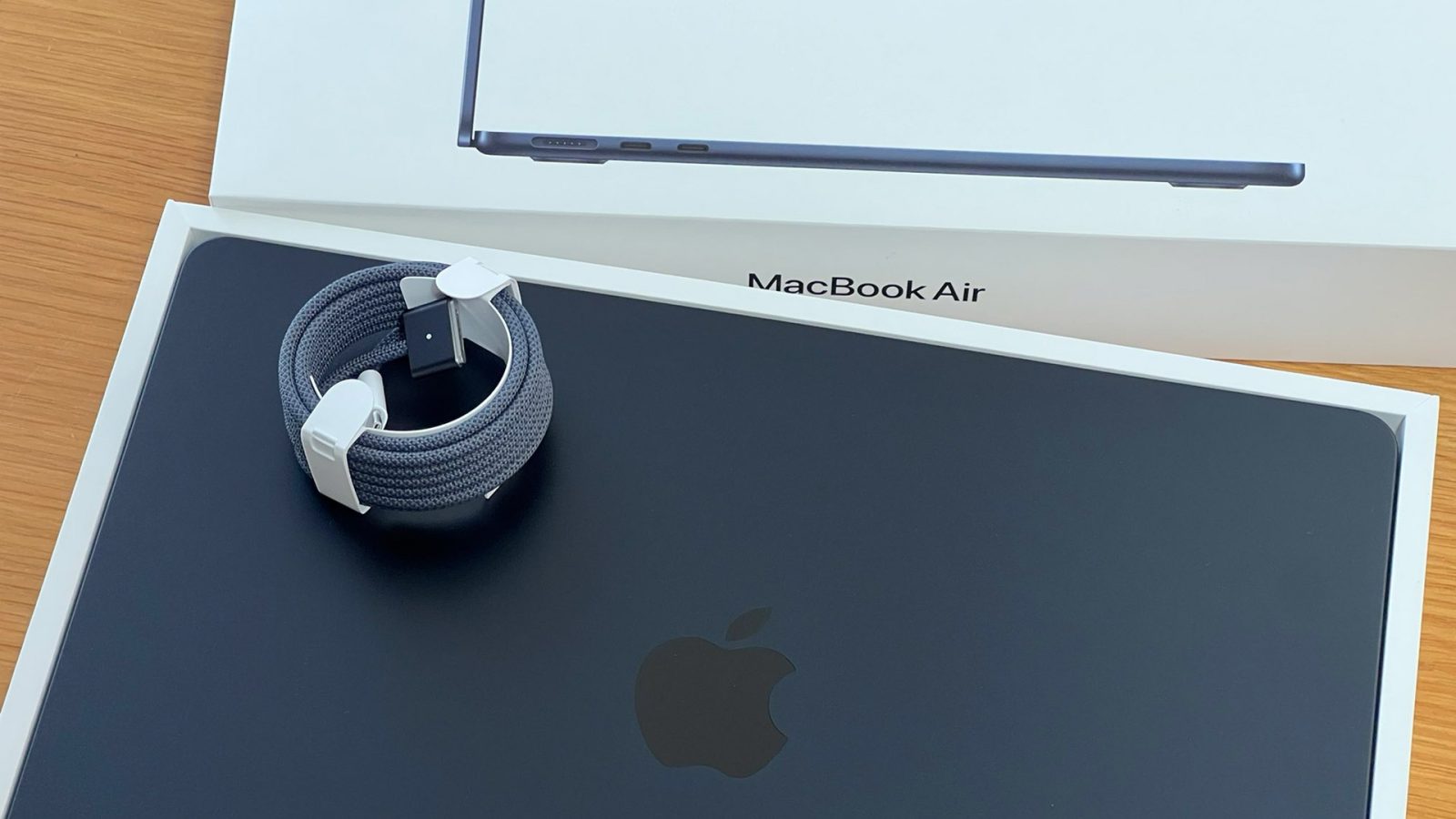 M2 MacBook Air stars in unboxing and teardown photos ahead of