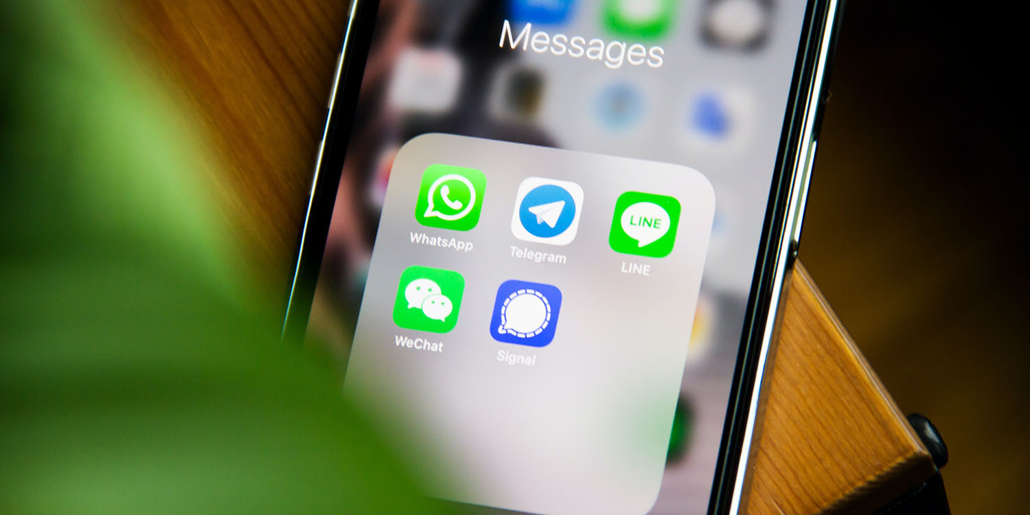 Signal privacy | Messaging apps, including Signal, in Messaging folder on iPhone screen