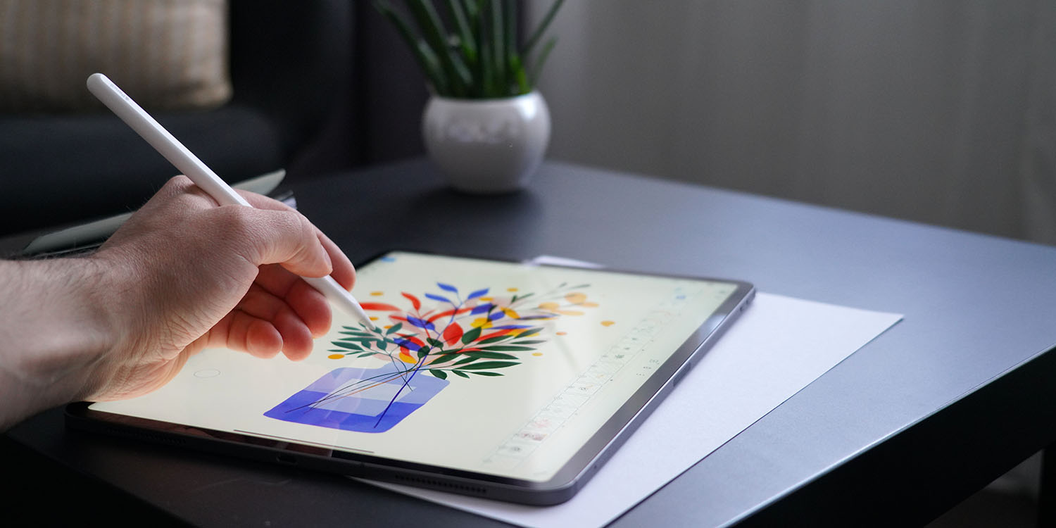OLED iPad screen | Drawing a flower on an iPad Pro