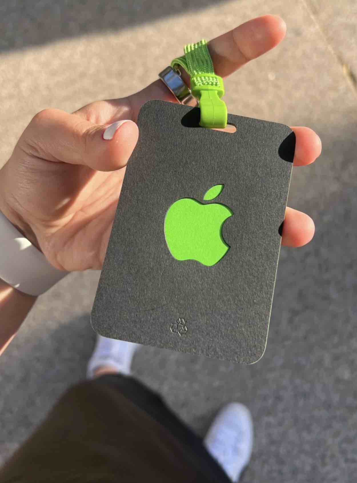 Айфон точка ру. Зеленый айфон. Эпл 14 айфон. Логотип айфона. Айфон 14 яблоко.