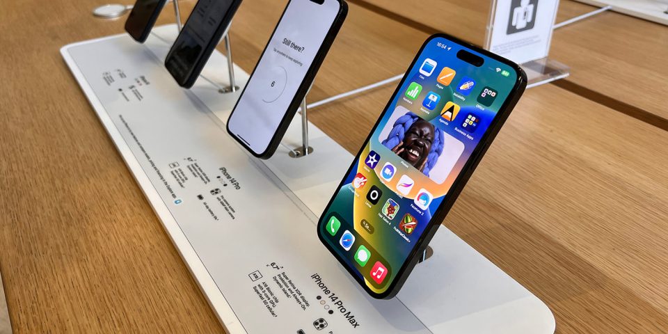 Comparative tests show iPhone 14 Pro can achieve up to 38% faster 5G speeds