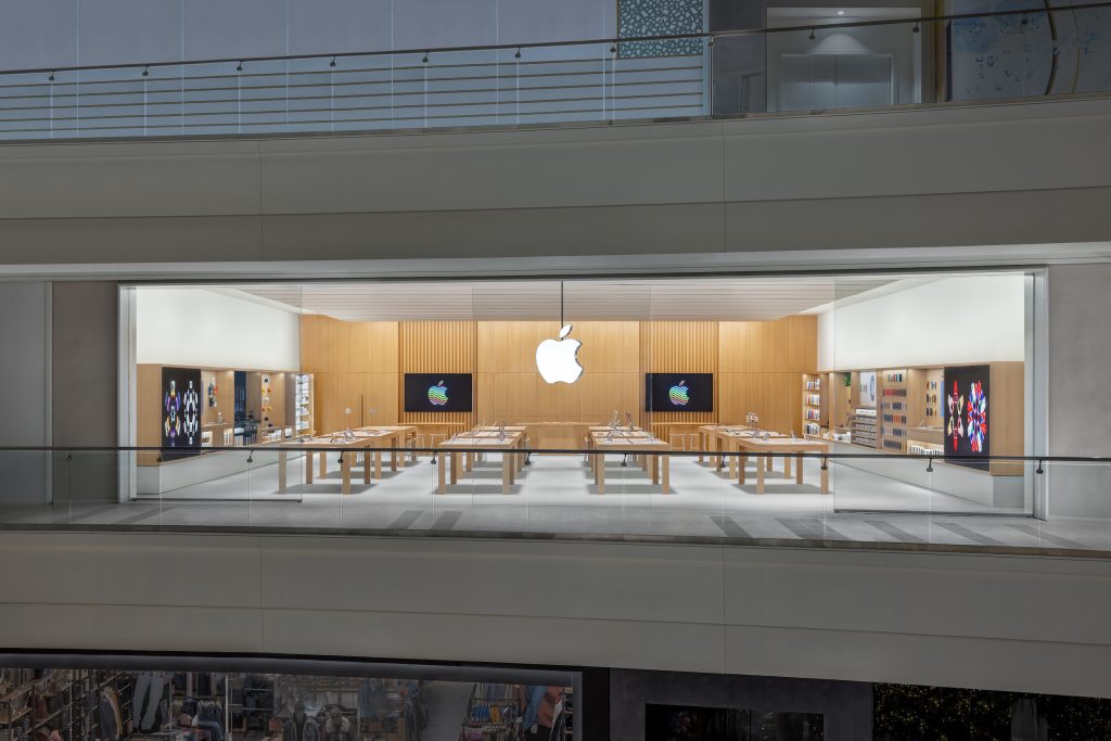 Las Vegas Apple stores prepare for new gadget reveal