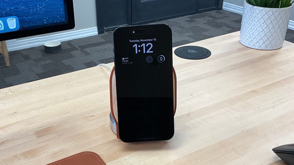 iPhone 14 Pro always-on display can now be customized