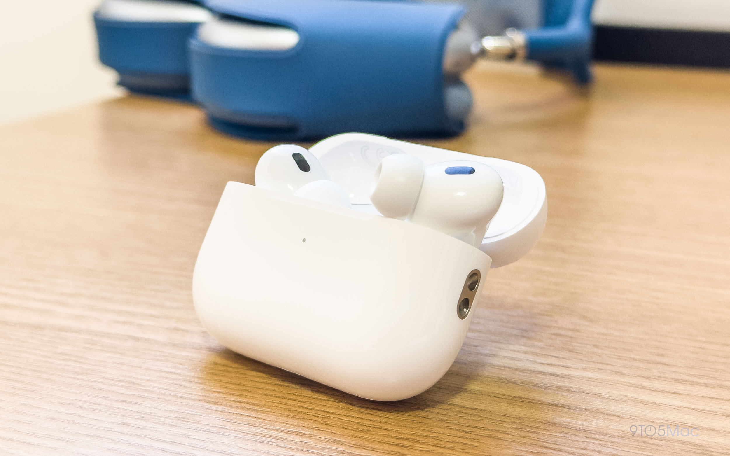 indkomst forræder Michelangelo AirPods Pro 2 prove dominant as sales surge, AirPods 3 shipments lag
