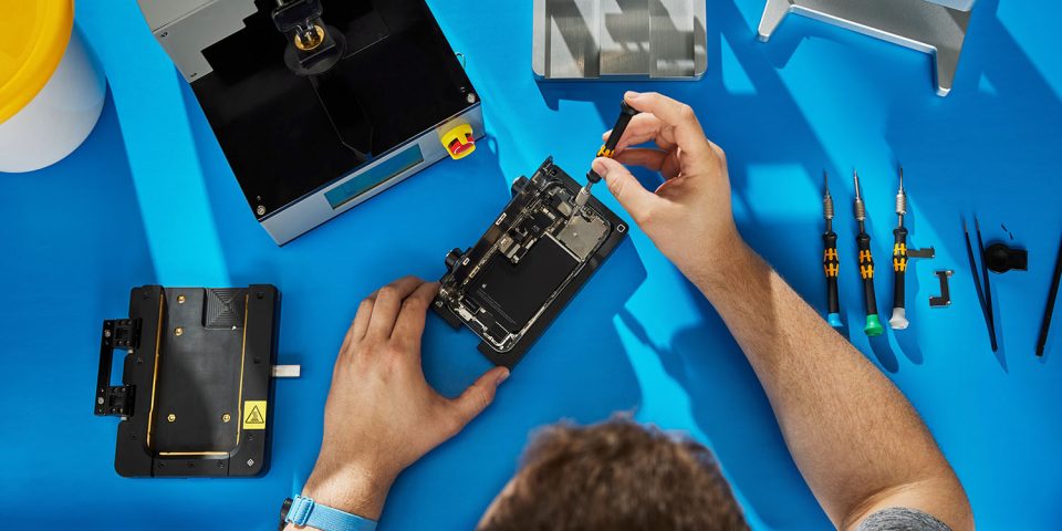 Apple Self Service Repair | iPhone repair in progress