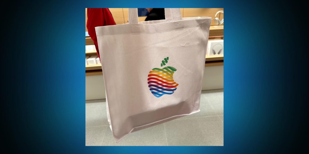 Apple gave away this tote bag to the store visitors at the launch