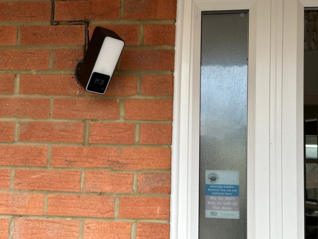 Eve Outdoor Cam: A great HomeKit webcam and spotlight fixture - Stacey on  IoT