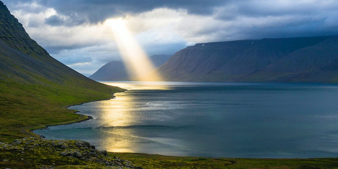 Twitter GodMode | 'God rays over a lake'