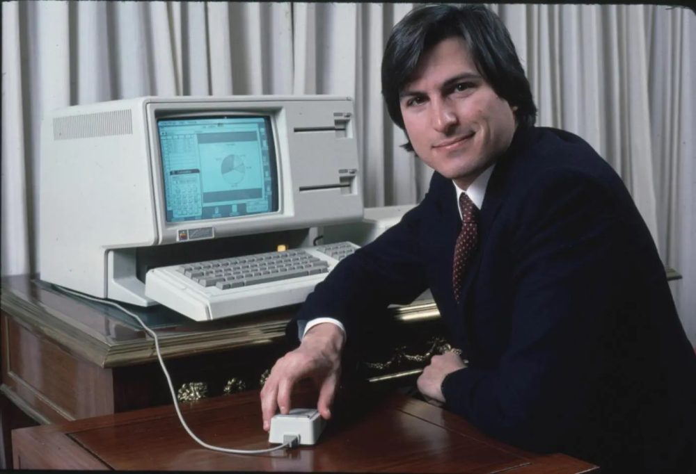 Steve Jobs with Apple's Lisa computer (1983)