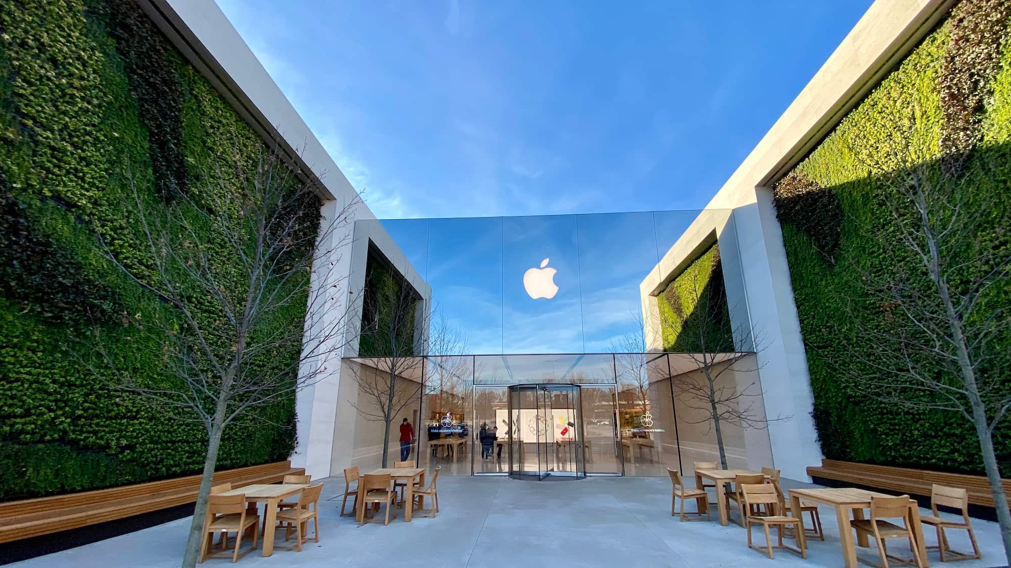 Simon Property Group plans expansion for Apple store and hotel at
