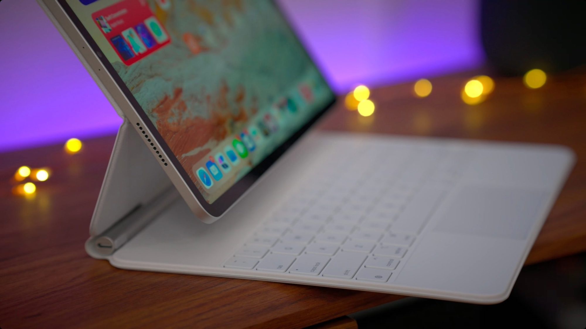 Apple to Overhaul iPad Pro with OLED Display, New Magic Keyboard in
