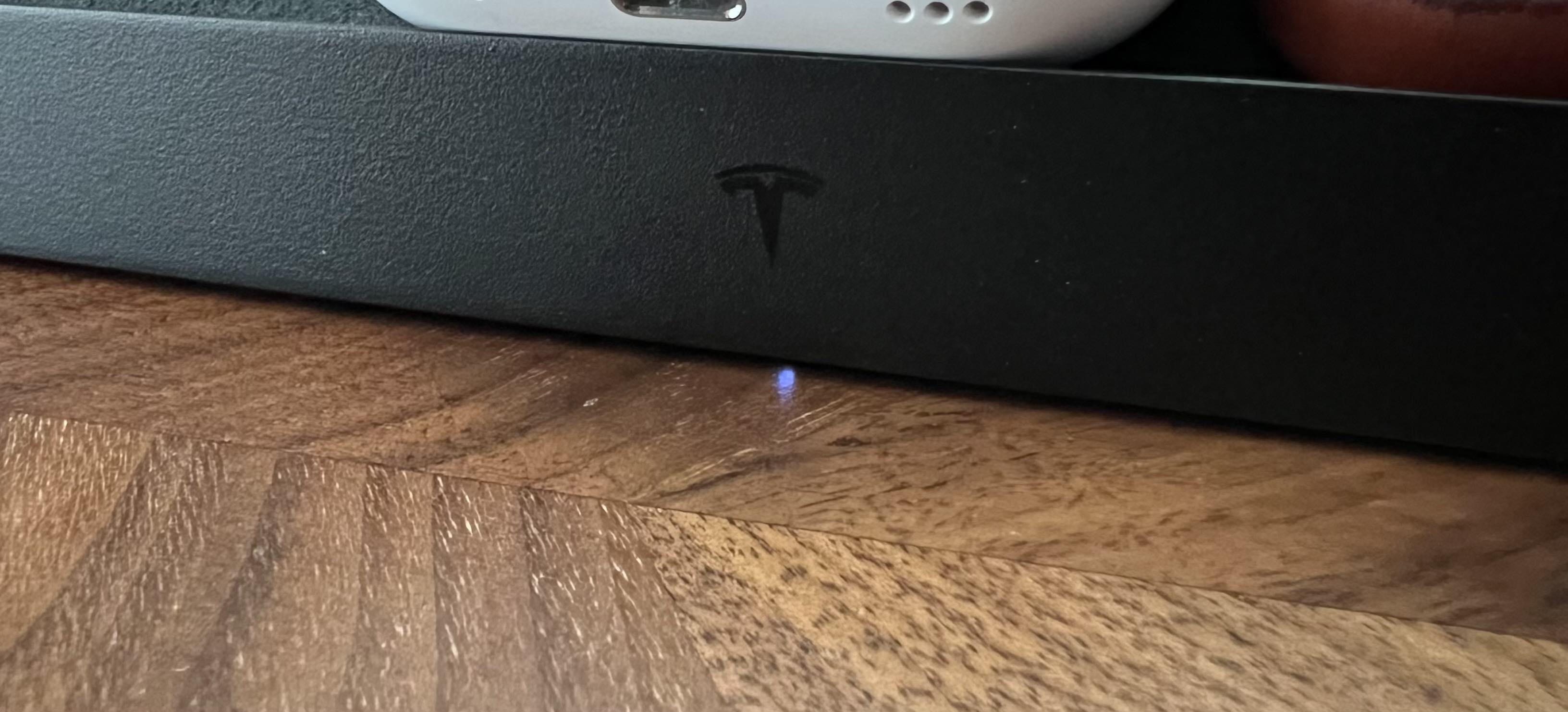 Indicateur LED de la plate-forme de charge sans fil Tesla