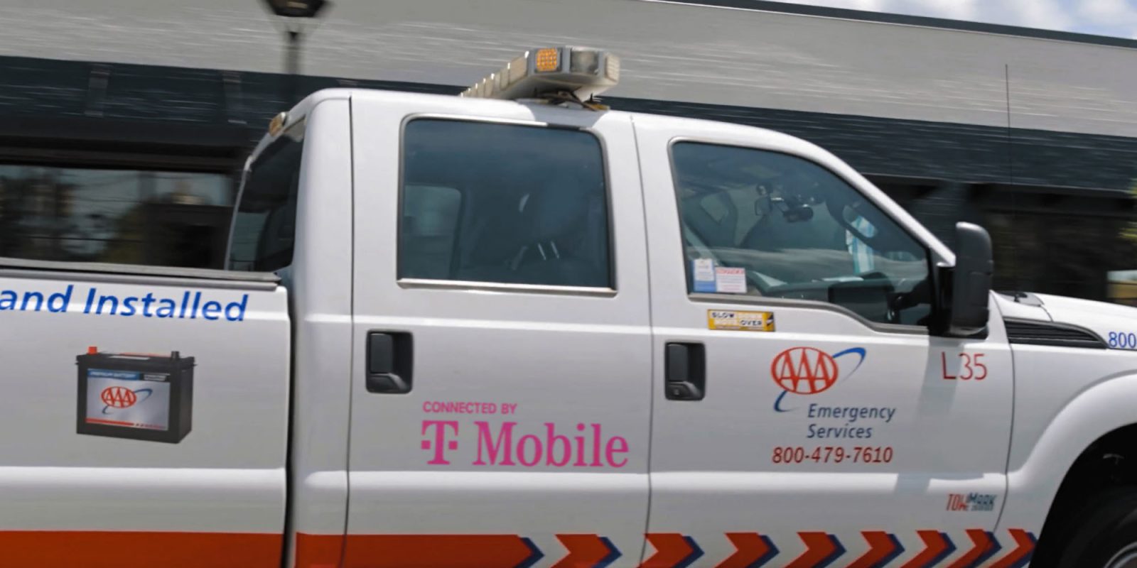 photo of T-Mobile tapped by AAA to become exclusive carrier for its roadside assistance fleet image