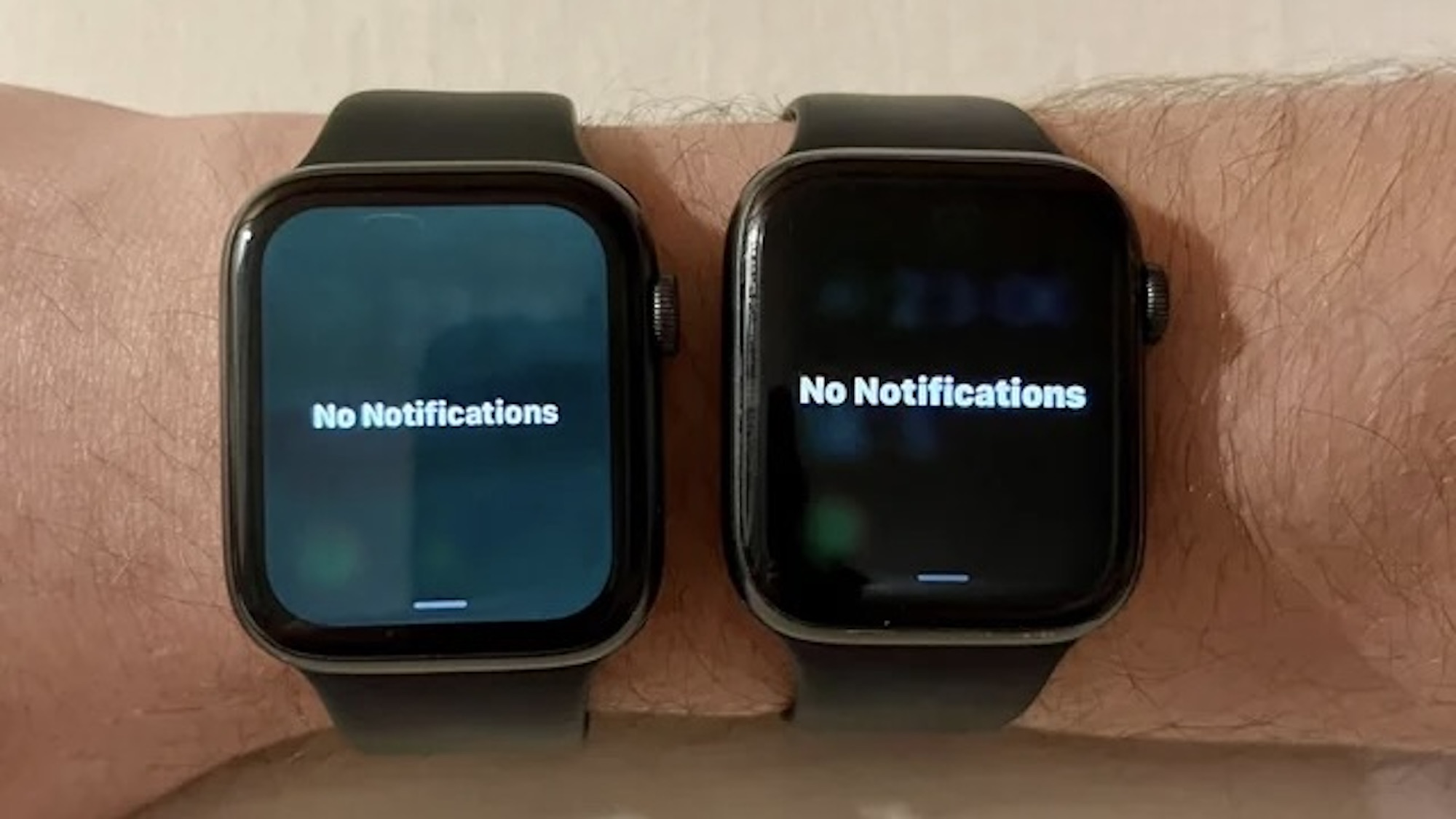 Apple Watch display affected by green/gray display tint bug after updating to watchOS 9.5