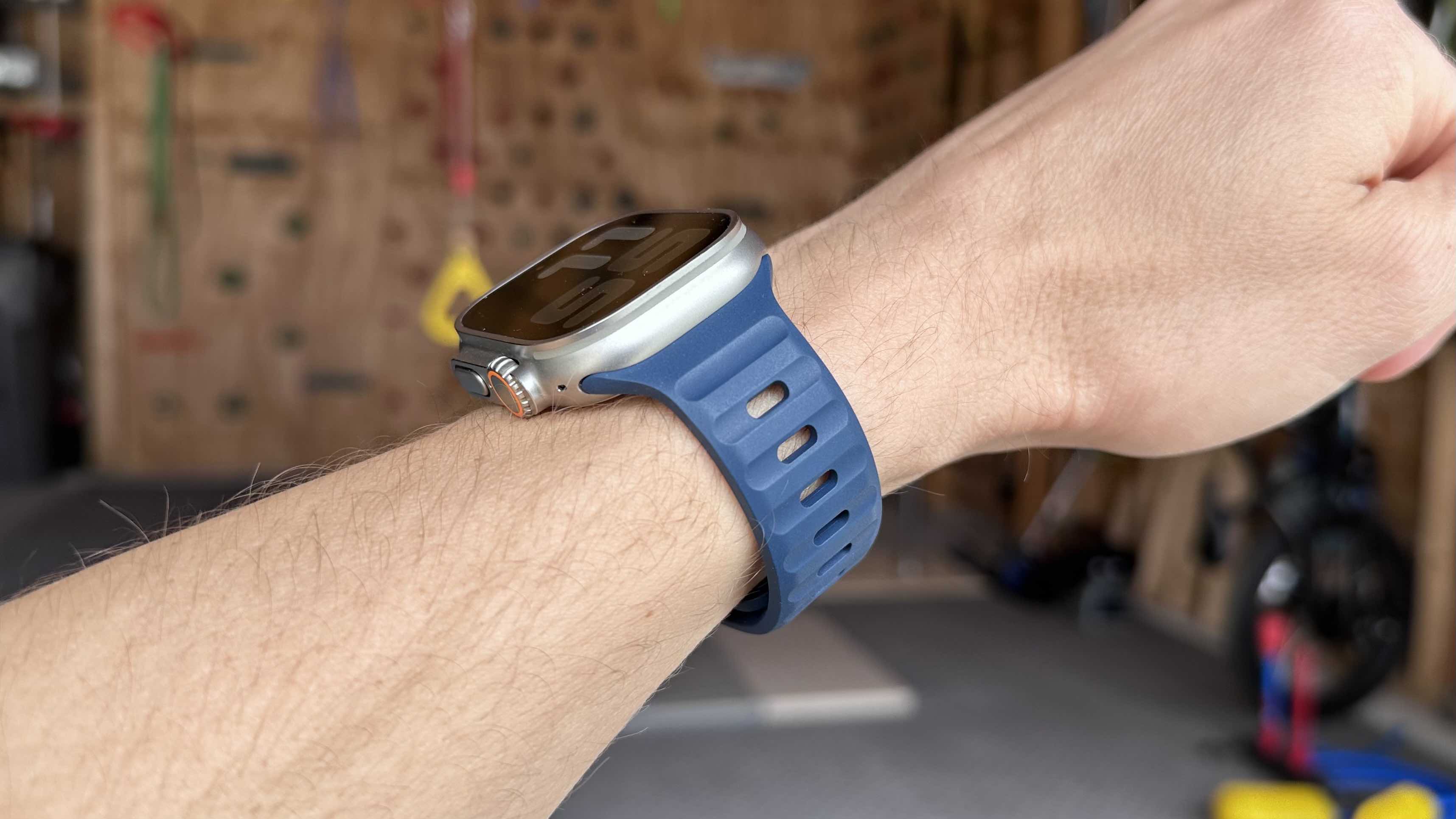 Hands-on: Nomad's rich limited edition 'Atlantic Blue' Apple Watch