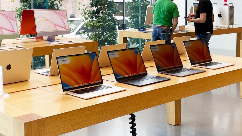 Les premières commandes de MacBook Air 15 pouces et d'Apple Silicon Mac Pro arrivent désormais chez les clients