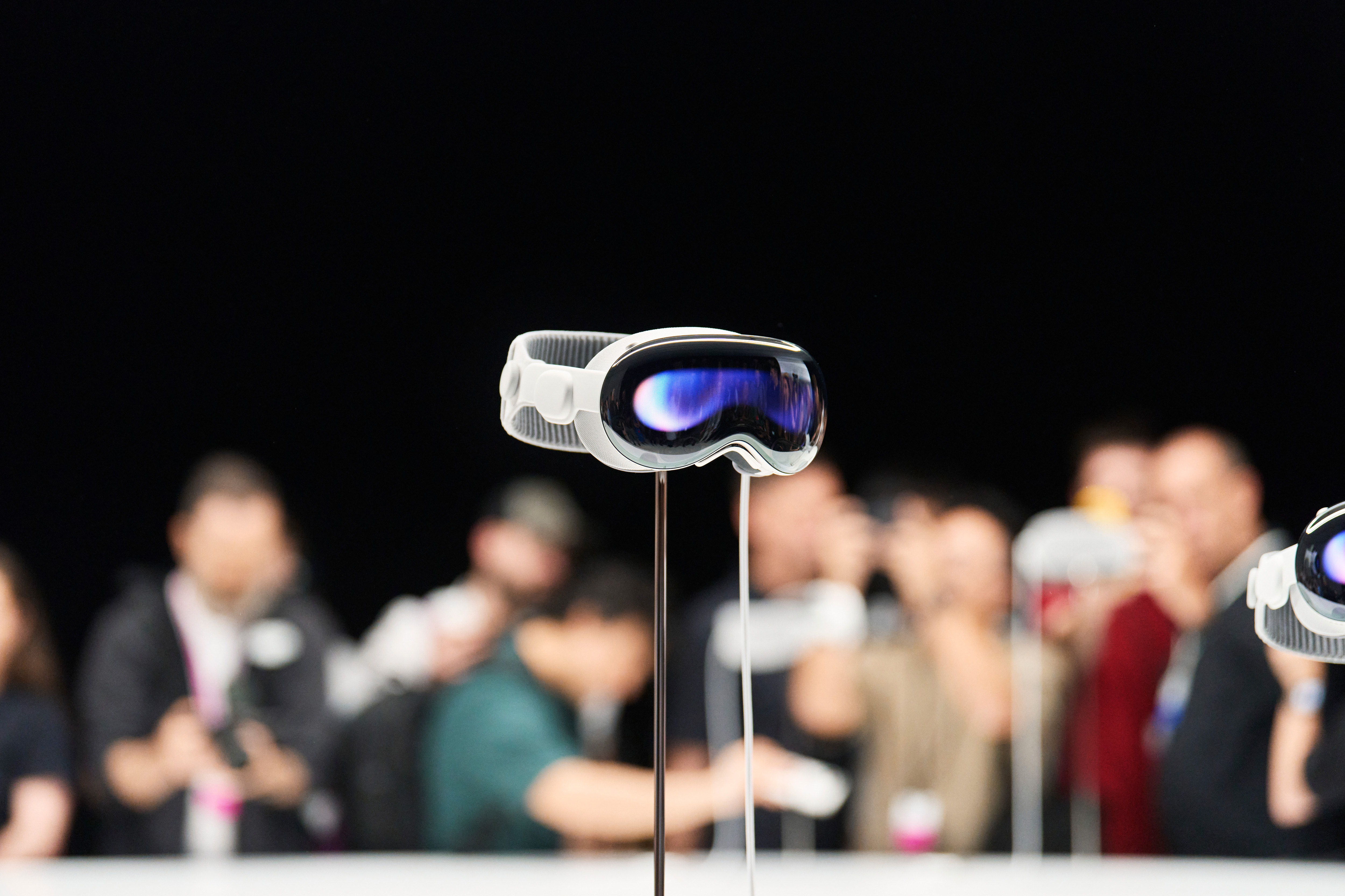 Apple vision pro vr. Эпл Vision Pro. VR гарнитура Apple Vision Pro. Apple Vision Pro 2023. VR-шлем Apple Vision Pro (2024)».