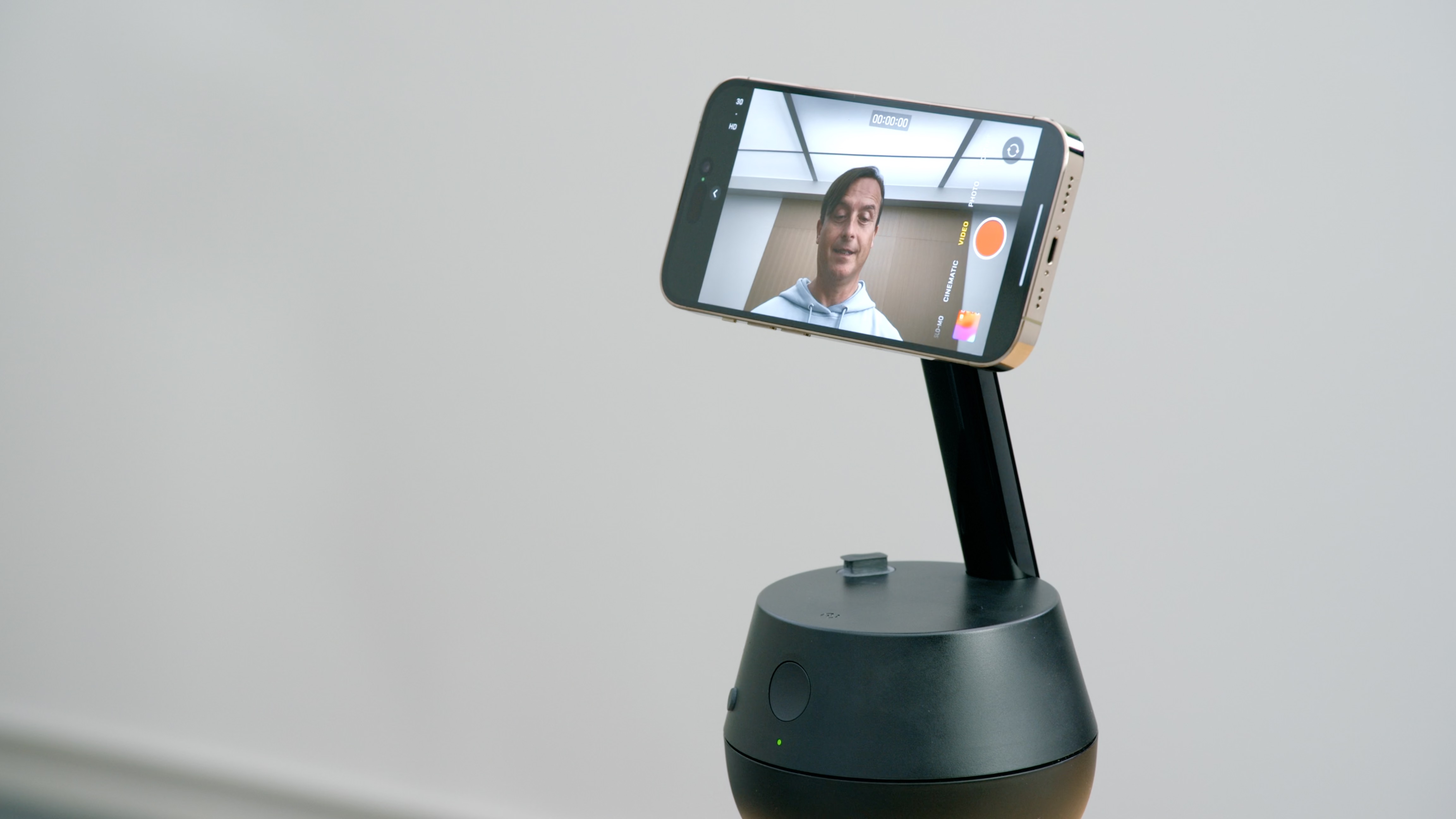 iOS 17 has new DockKit API to integrate camera apps with motorized iPhone stands