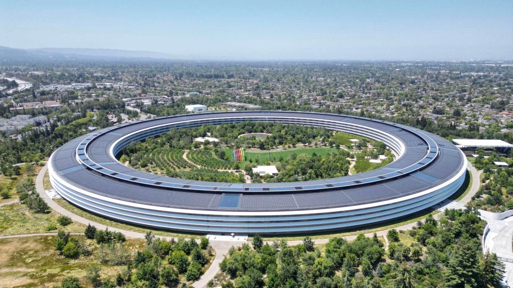 apple-park-wwdc-2023-drone0000.jpg?quality=82&strip=all&w=1024