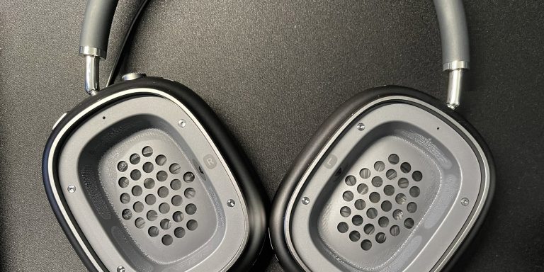 AirPods Max condensation