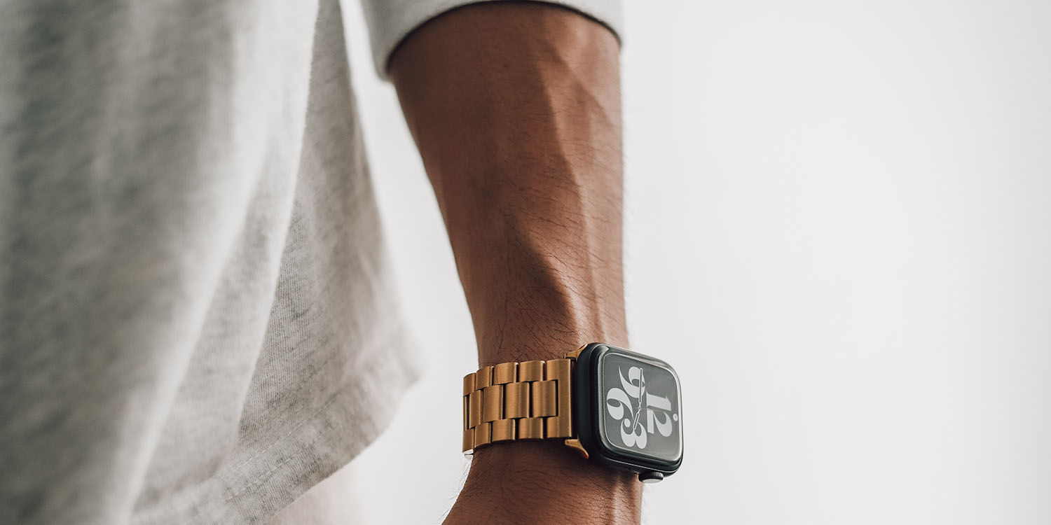 Color coordinated Apple Watch faces | Light gray face matching shirt