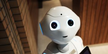 Snapchat AI briefly went rogue | Robot image