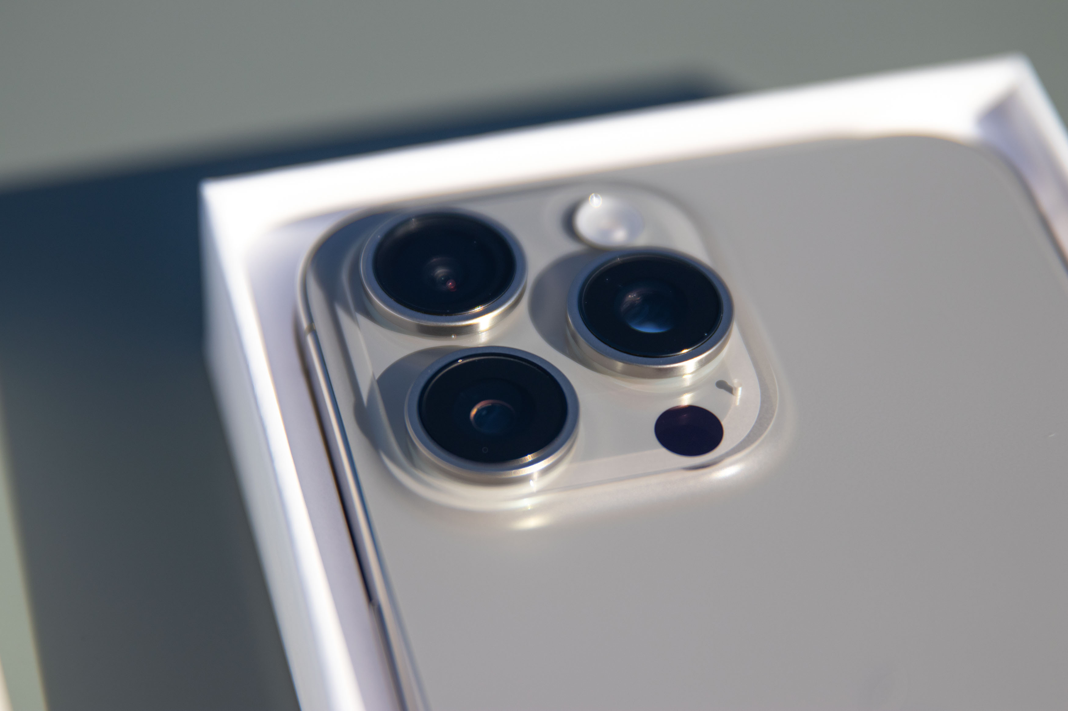 The iPhone 15 Pro Max Has a Tetraprism Camera—What the Heck Is That?