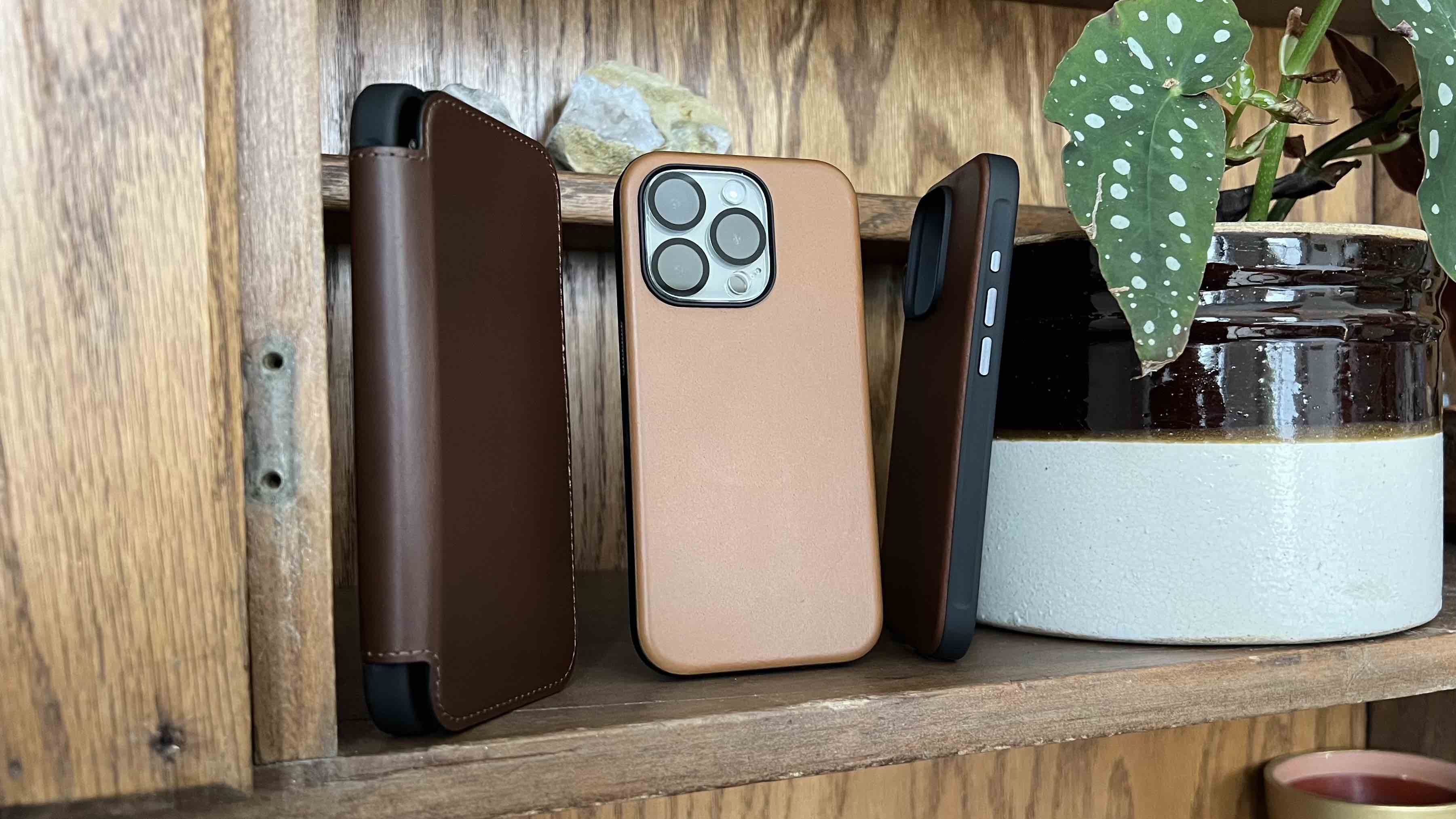Nomad Modern Leather Case for iPhone 15: Review - 9to5Mac