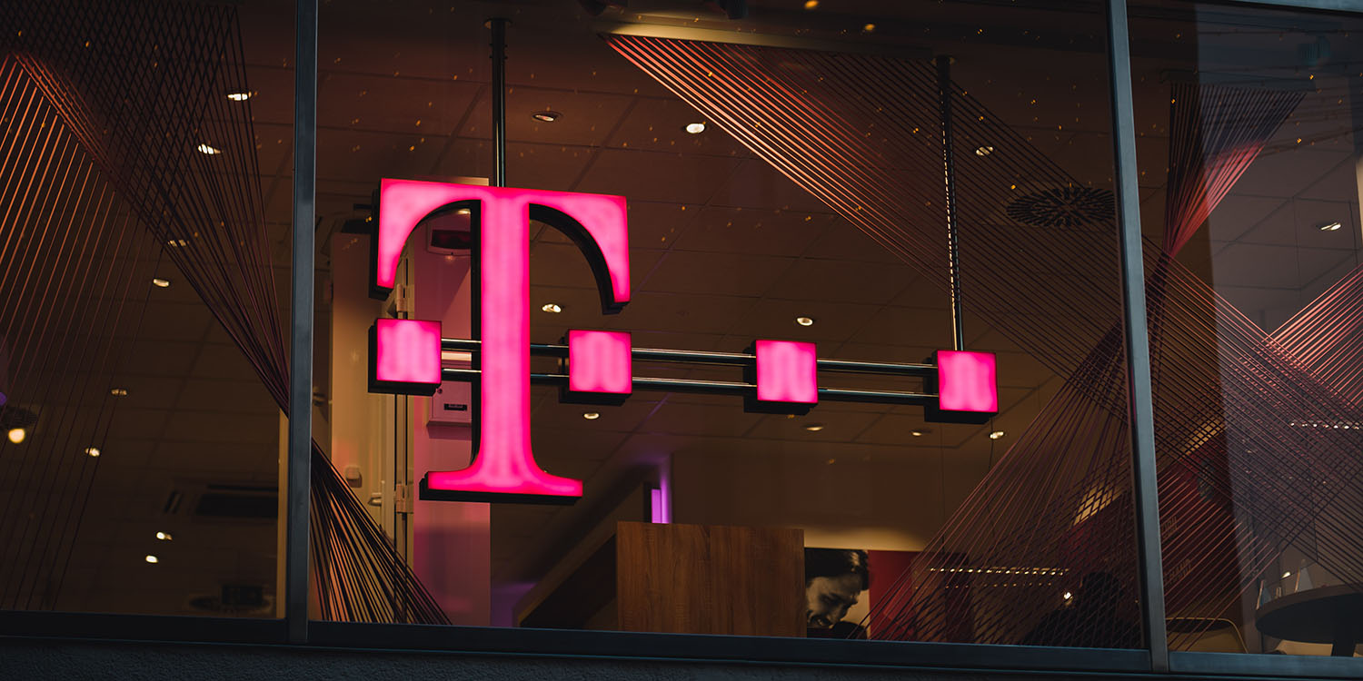 T-Mobile unlimited plans | Logo in window