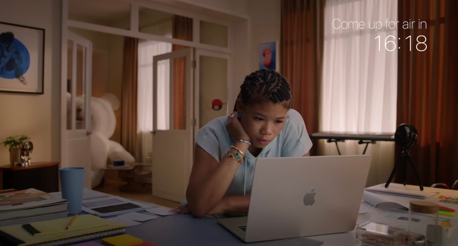 Apple ha lanzado un vídeo de 90 minutos «Study With Me» para promocionar el MacBook Air