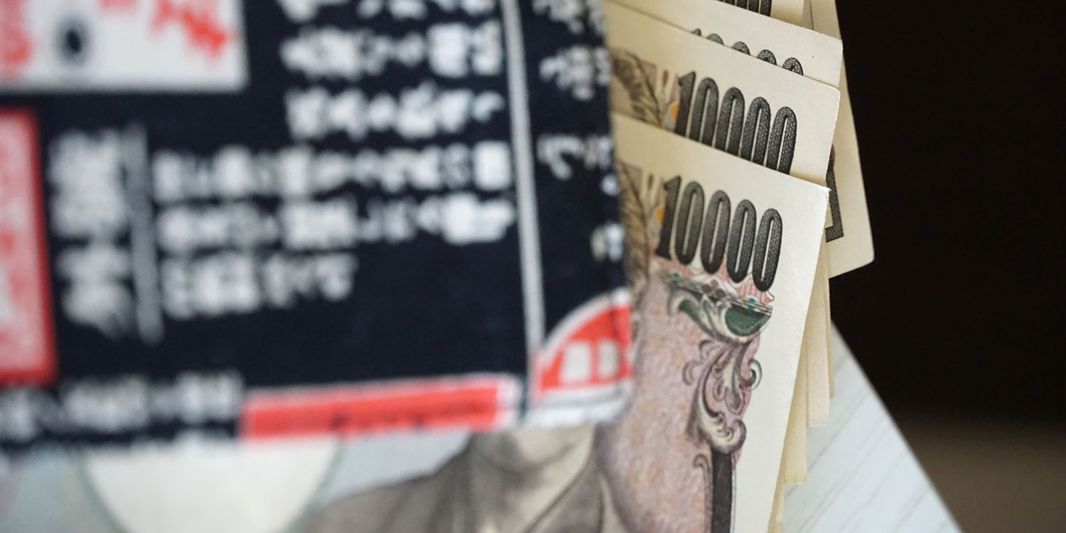 Japanese sales tax | Yen currency shown