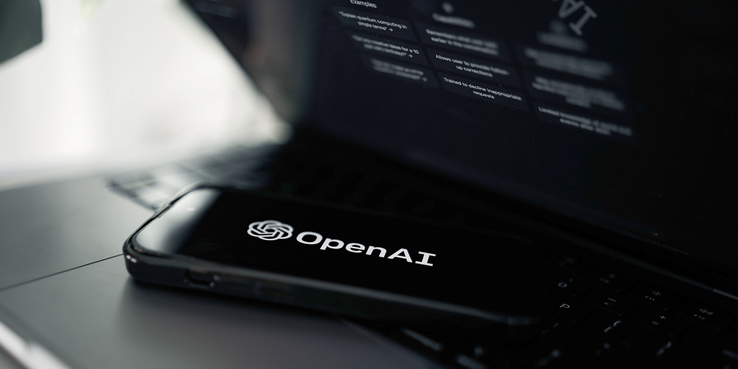 Le coup d’État d’OpenAI a été vaincu |  Smartphone avec logo d'entreprise