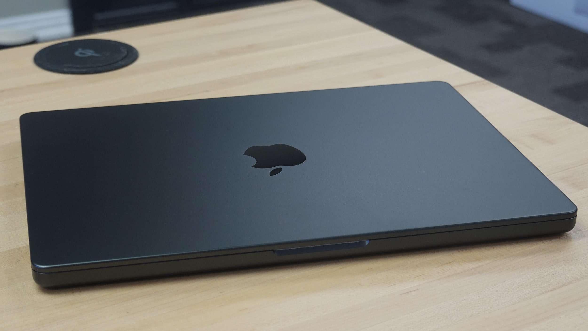 How Apple made the new space black MacBook Pro and its anti ...