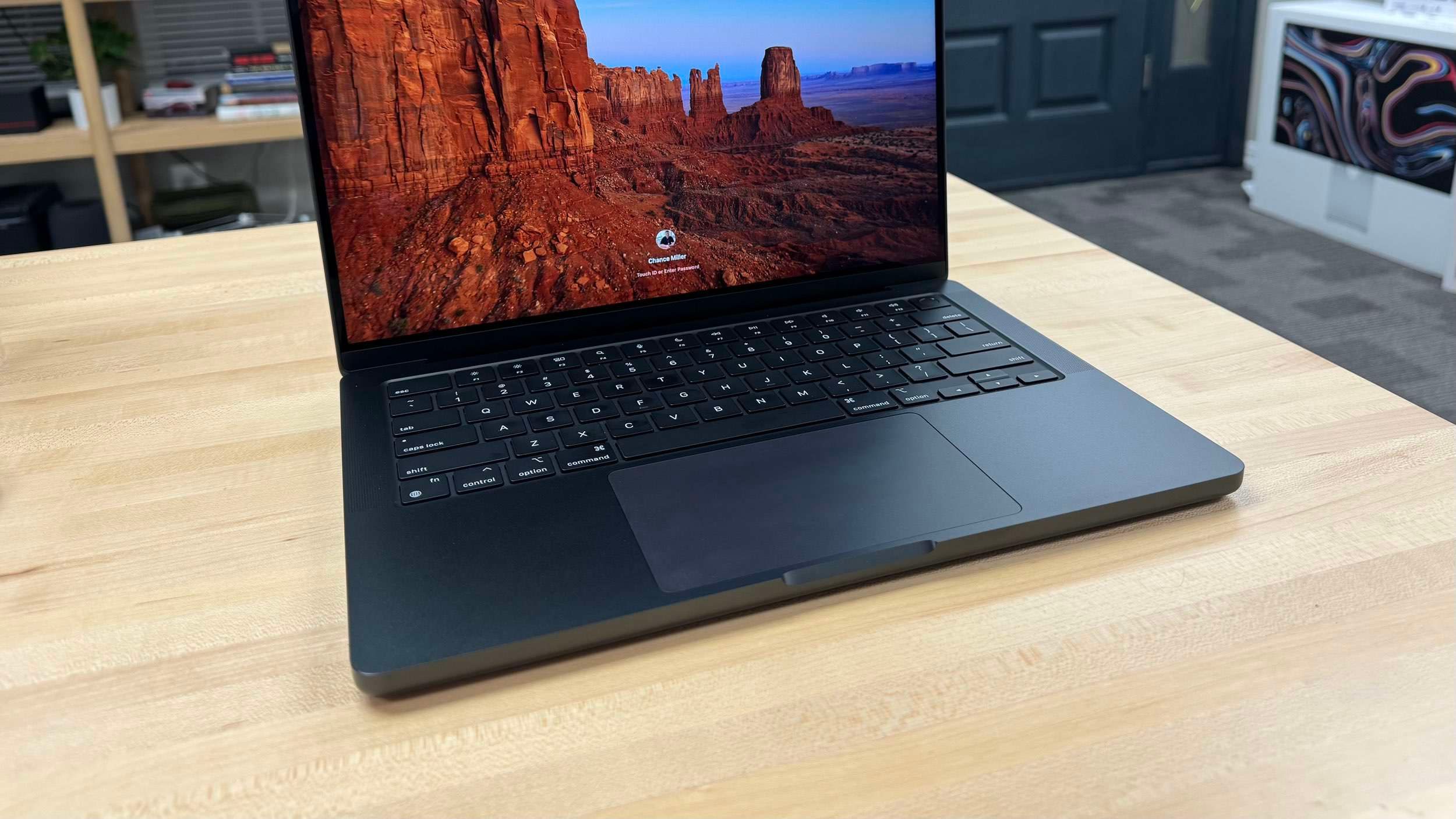 Отчет: MacBook Pro с OLED-экраном в разработке, но ждать еще несколько лет
