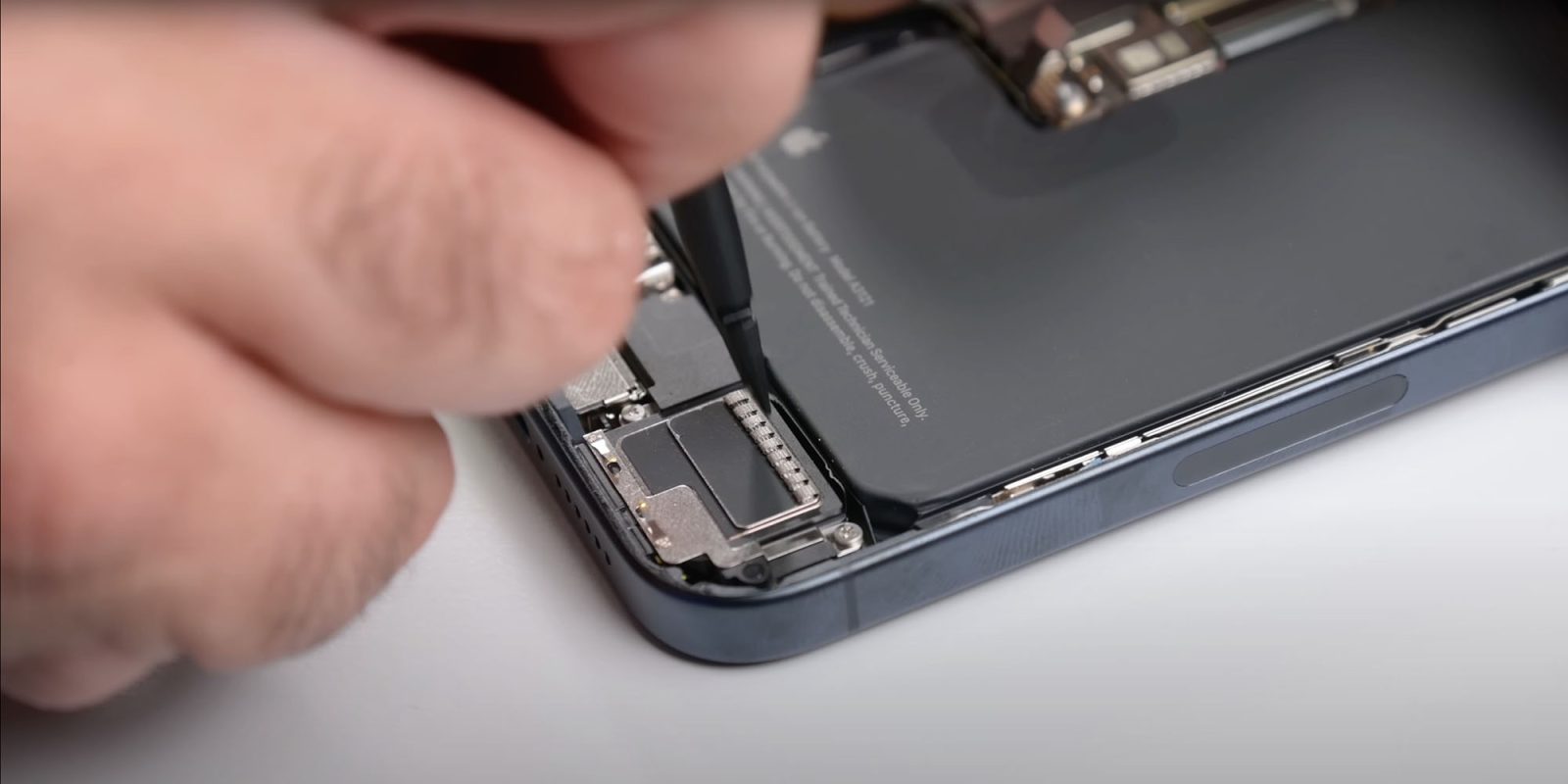 Logiciel de diagnostic Apple |  Les entrailles de l’iPhone 15 Pro Max