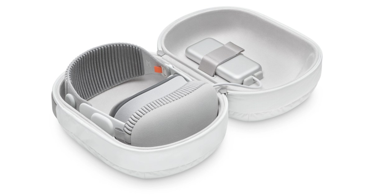 Apple-Vision-Pro-carrying-case