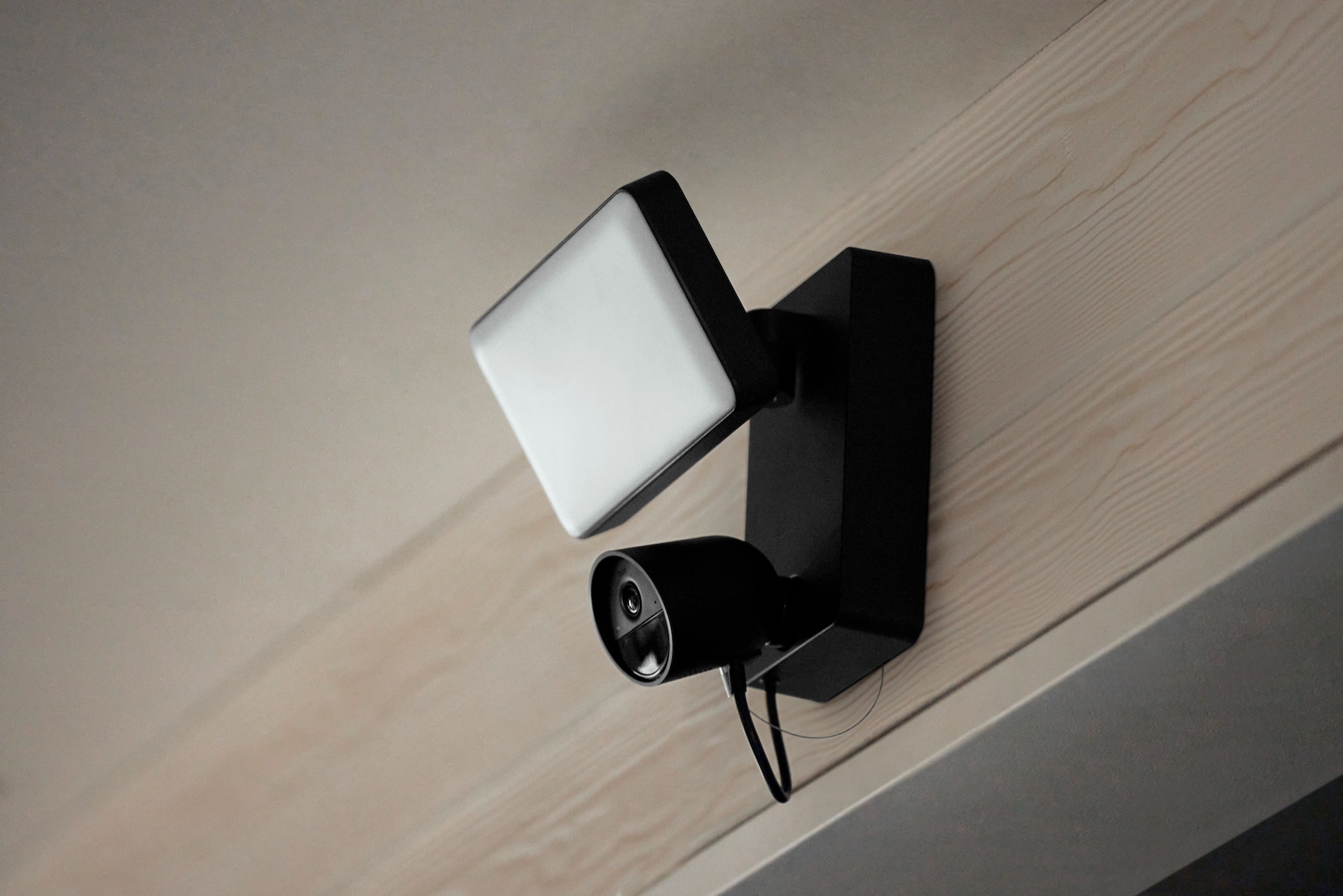 Philips Hue debuts new 'Dymera' smart light, floodlight camera release ...