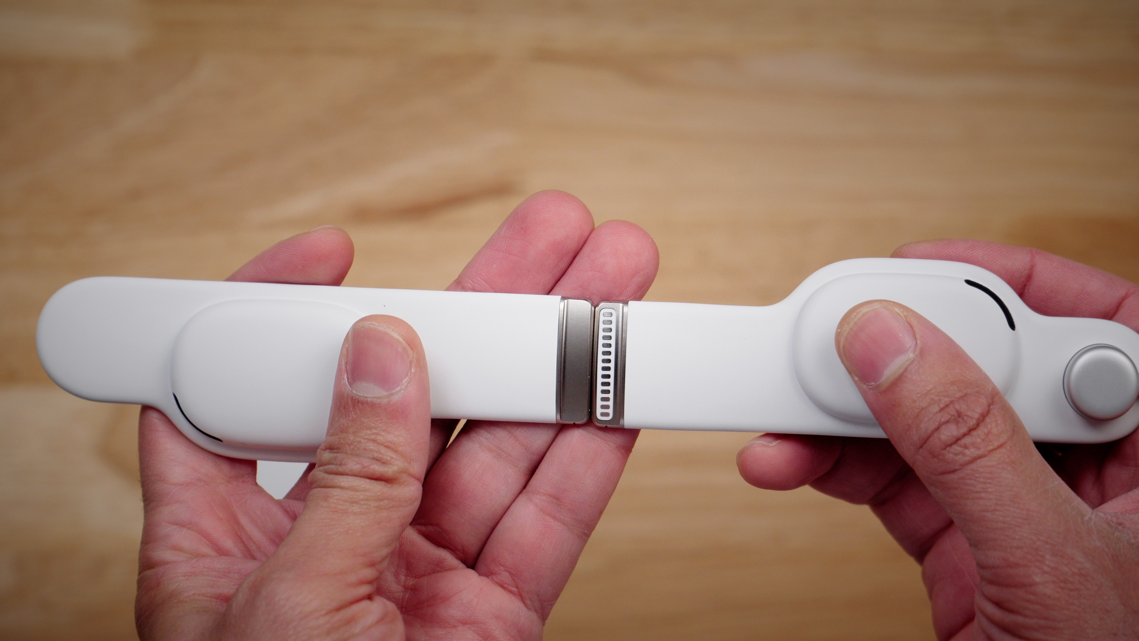 Apple Vision Pro Developer Strap compared with Audio Strap