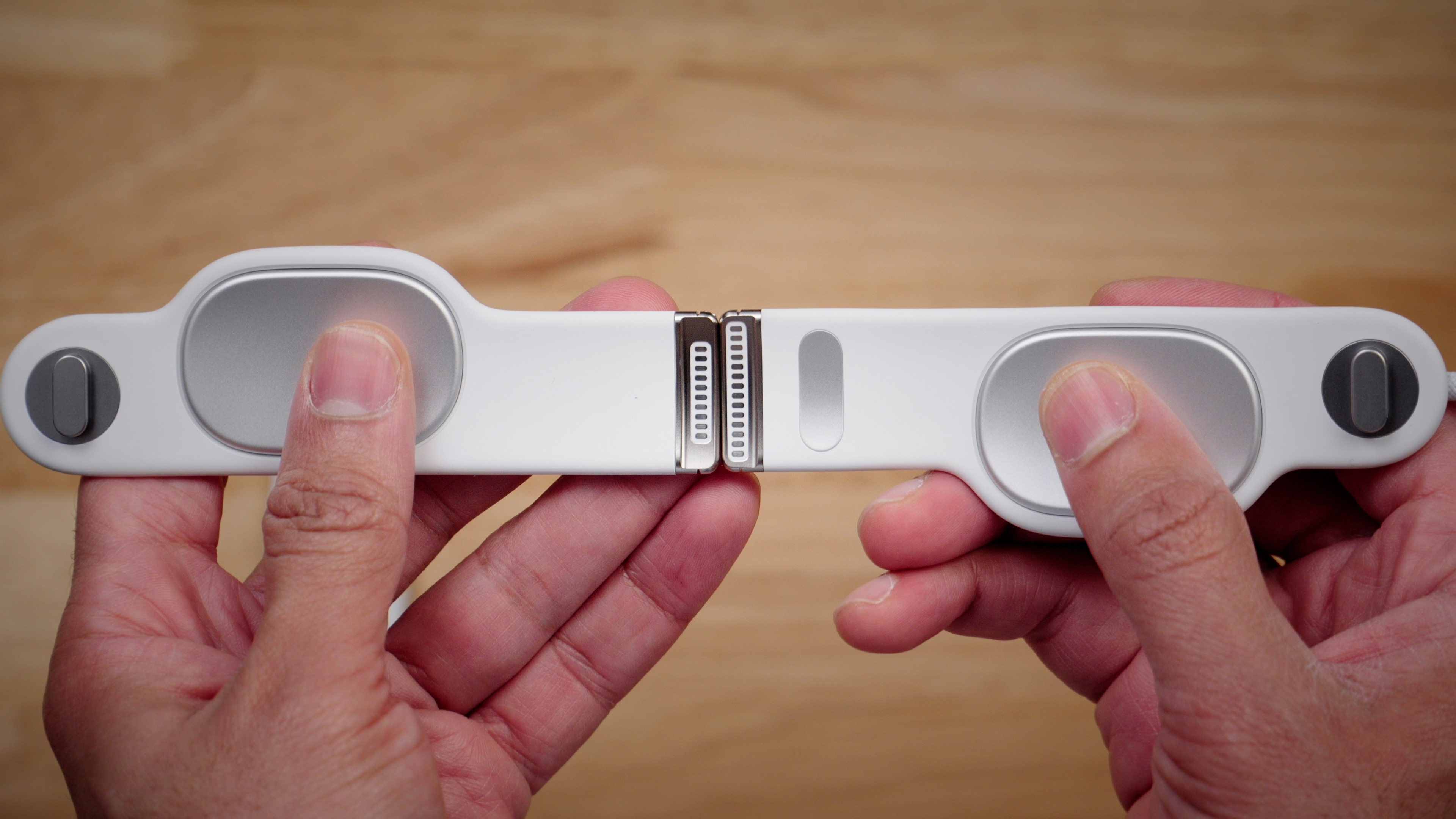 Apple Vision Pro Developer Strap compared with audio strap inside pins