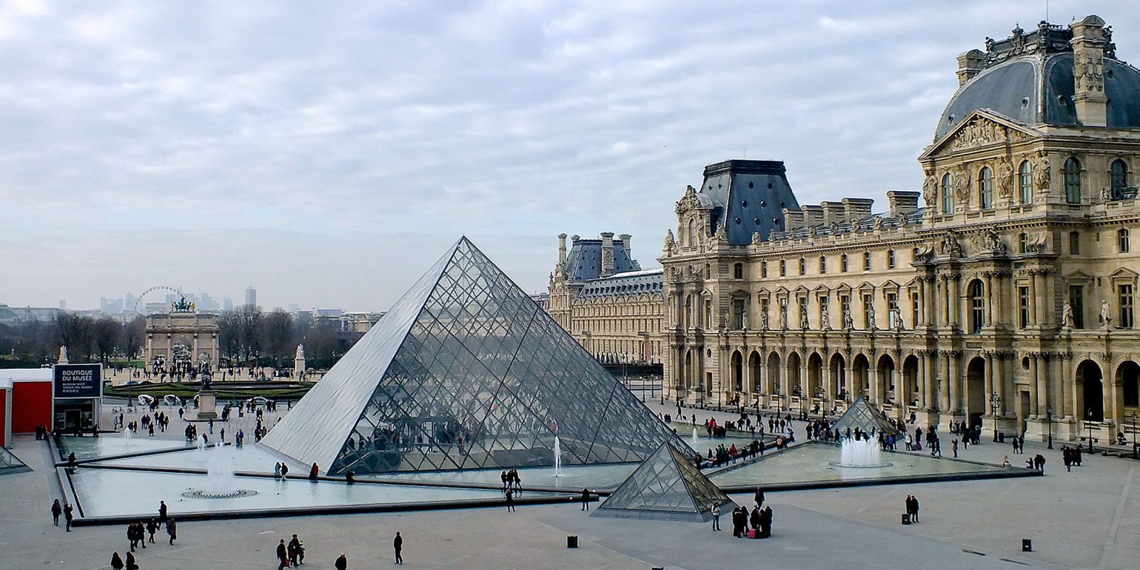Apple a dépassé les smartphones Samsung en Europe |  Photo du Louvre à Paris