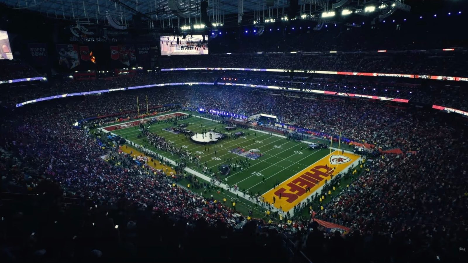 Η Apple μοιράζεται ένα βίντεο από τα παρασκήνια του Super Bowl Halftime Show που γυρίστηκε εξ ολοκλήρου στο iPhone 15 Pro