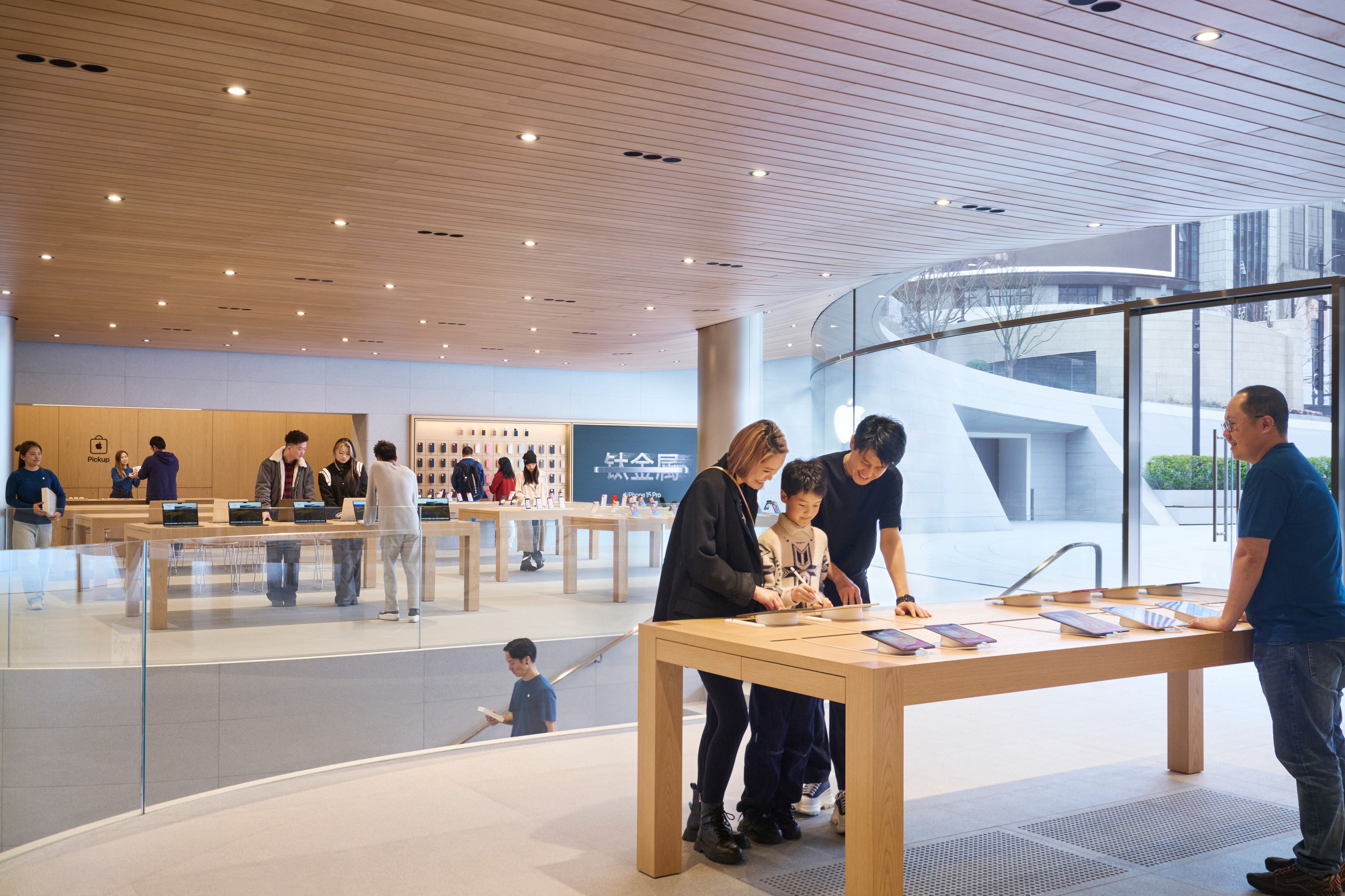 Latest Apple Store reveals beautiful circular design [Gallery] - 9to5Mac