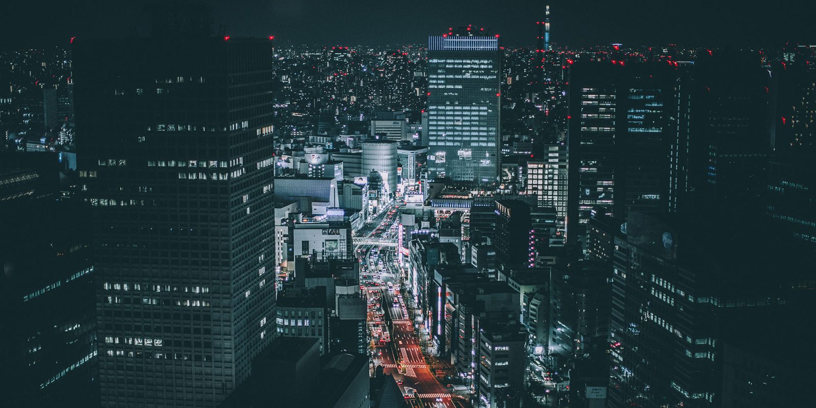 iPhone продажи в Японии растут | Горизонт Токио ночью