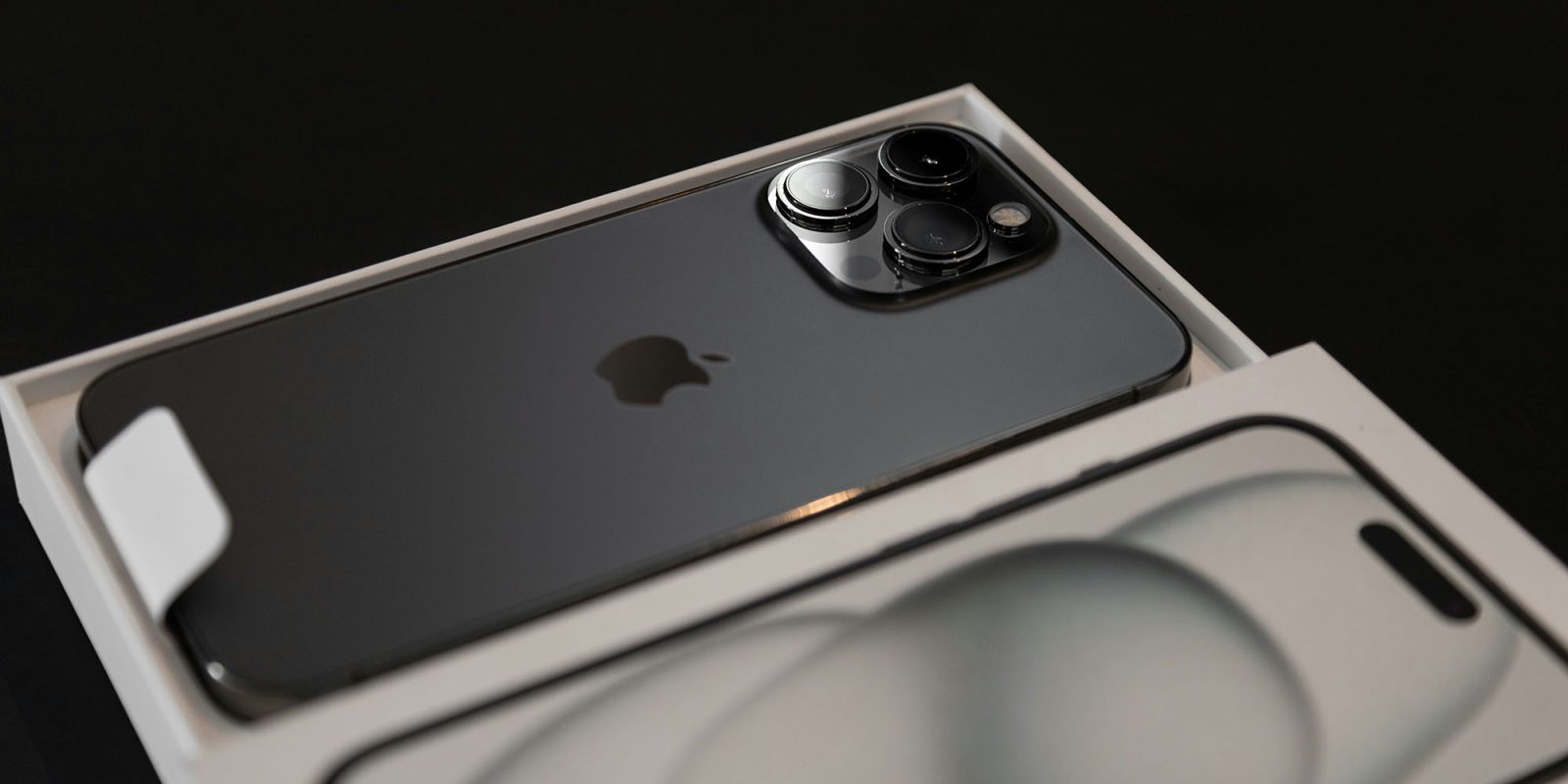 Stockage iPhone 16 Pro |  Modèle présenté l'année dernière