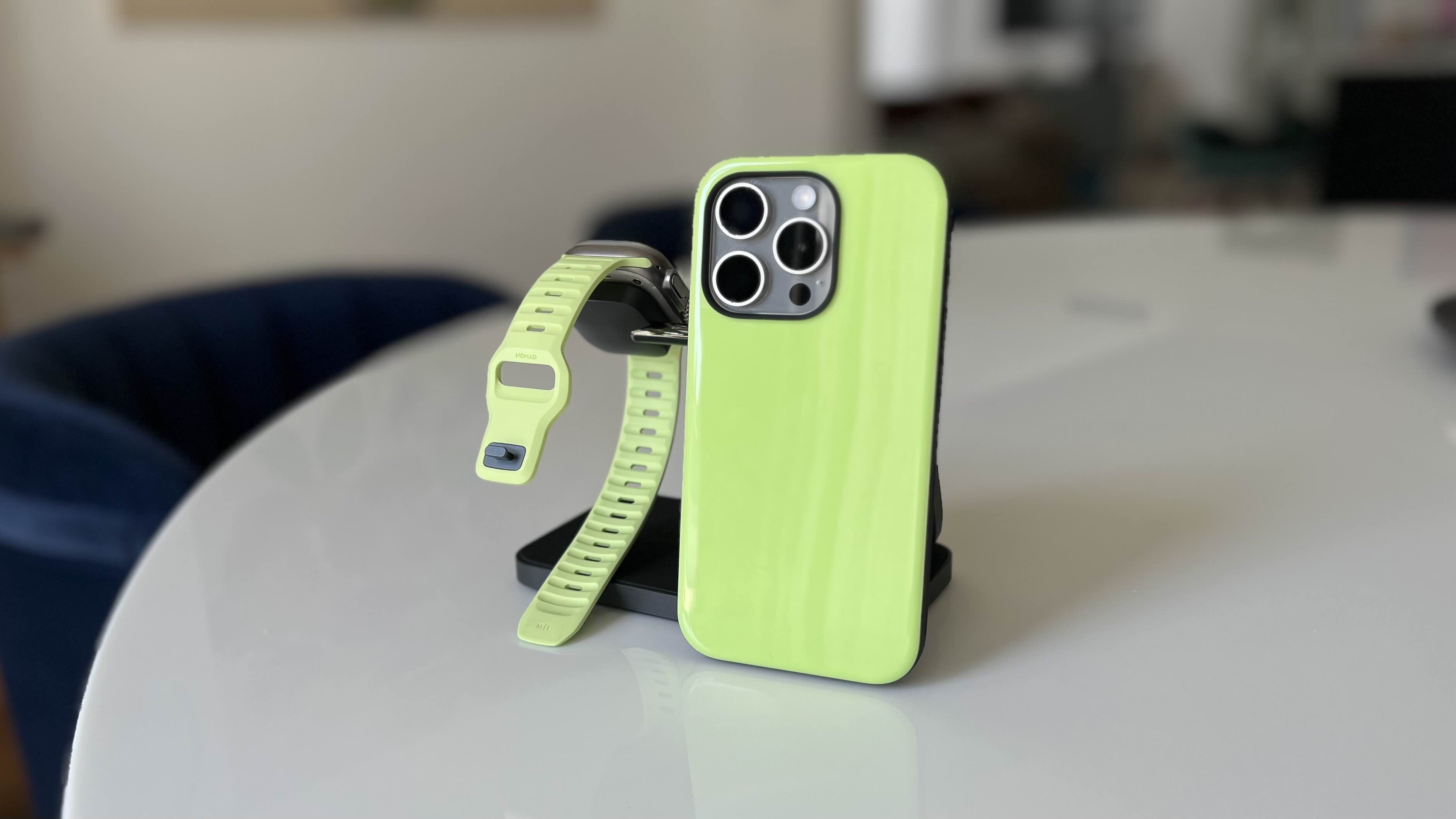 Nomad Glow 2.0 Sport Band and Sport Case
