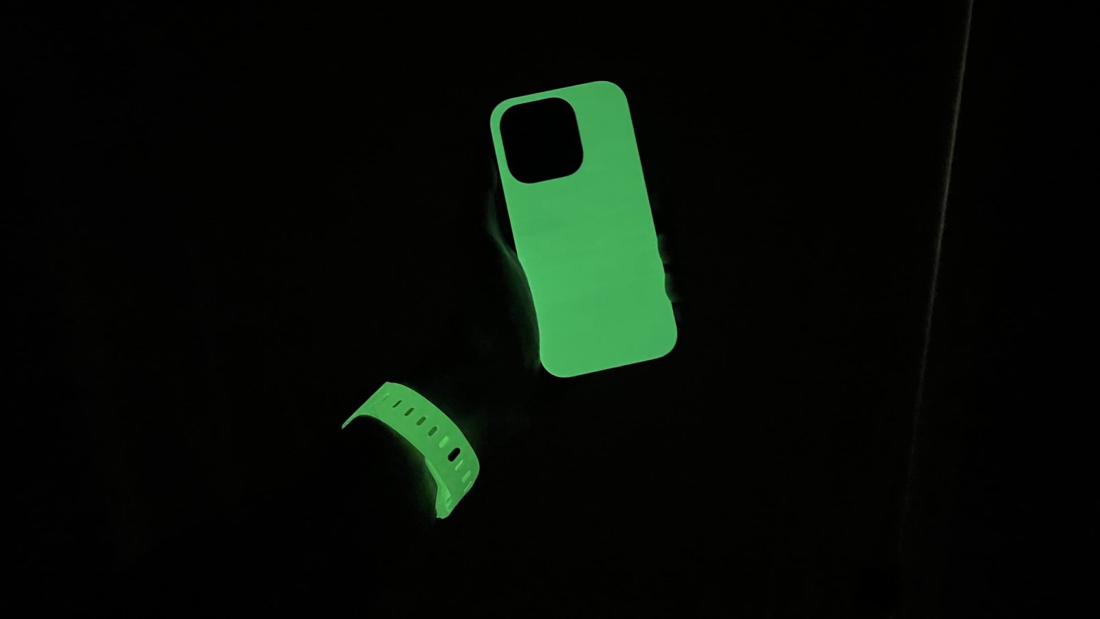 Nomad Glow 2.0 Apple Watch Sport Band et Sport Case iP